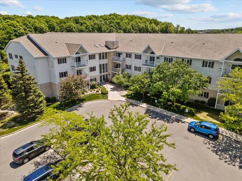715 Canterberry #108, West Bend, WI 53090