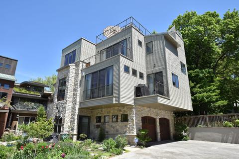 1160 E Kane, Milwaukee, WI 53202