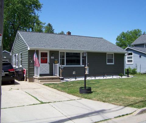 166 S Elm, Oconomowoc, WI 53066