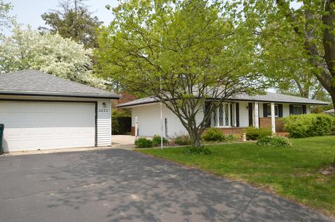 2422 W Hilltop, Oak Creek, WI 53154