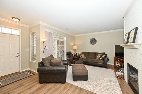 n16w26532 Meadowgrass #G, Pewaukee, WI 53072