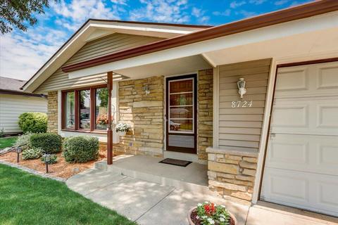 8724 W Greenwood, Milwaukee, WI 53224