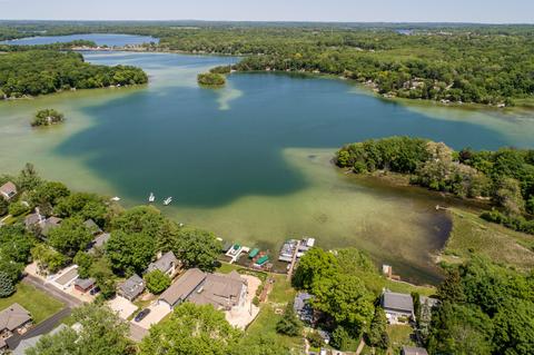1032 N Breens Bay, Summit, WI 53066