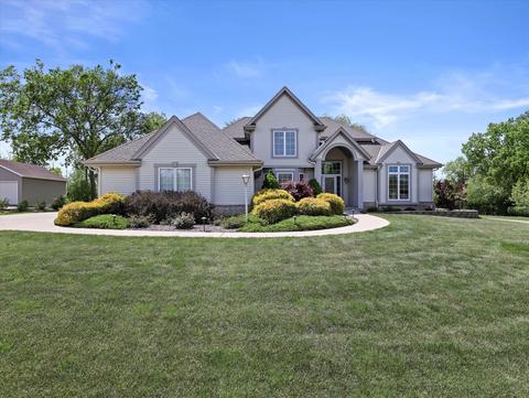 8249 S 42nd, Franklin, WI 53132