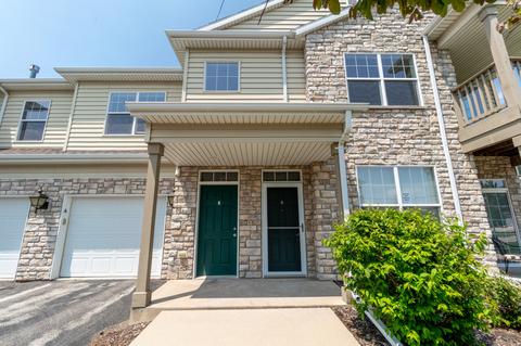 n17w26529 Meadowgrass #B, Pewaukee, WI 53072