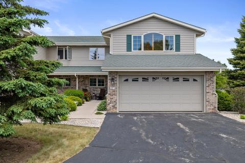 685 Stoney Crk #4, West Bend, WI 53095