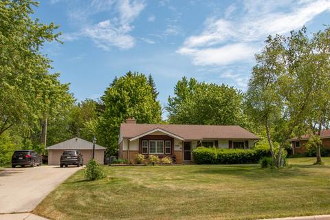 5070 S Brookdale, Greenfield, WI 53228
