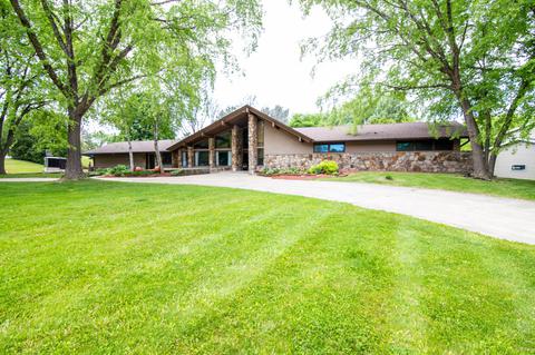 888 Dix, Columbus, WI 53925
