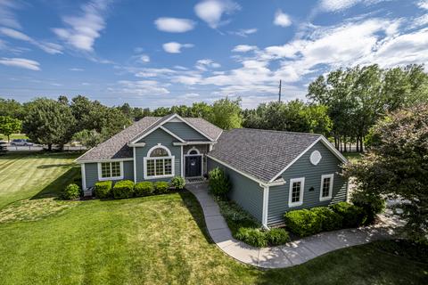 1517 Turnberry, Oconomowoc, WI 53066