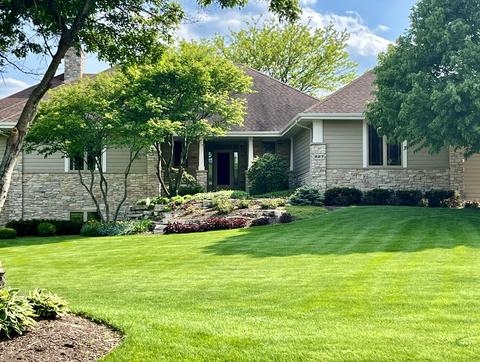 227 Muirfield, North Prairie, WI 53153