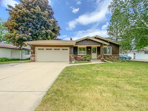 164 Chestnut Rdg, Hartland, WI 53029