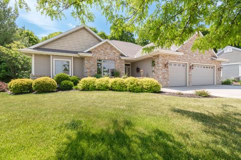 1555 E Monroe, Hartford, WI 53027