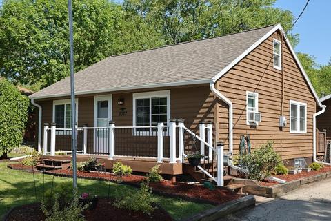 2022 W Goldcrest, Milwaukee, WI 53221