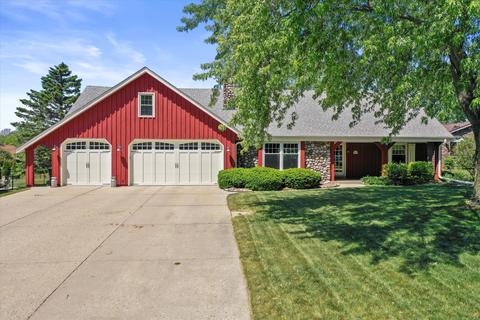 w224n2819 Stonewood, Waukesha, WI 53186