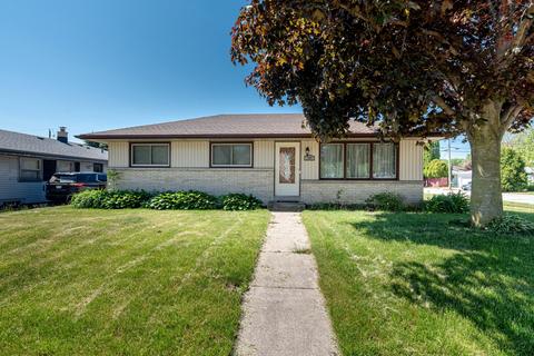 729 Columbia, South Milwaukee, WI 53172