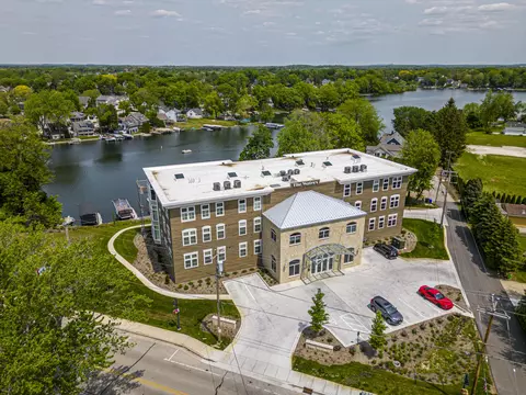 n52w35002 Lake #301, Oconomowoc, WI 53069
