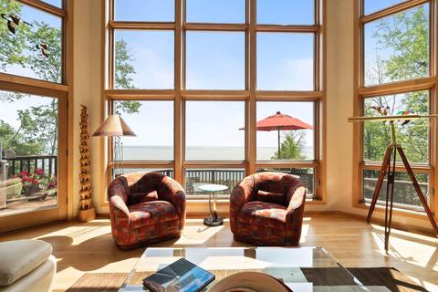 1677 Lakeshore, Cleveland, WI 53015