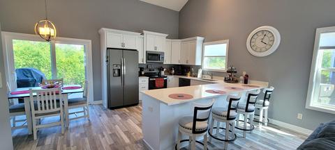 118 Phantom Lk, Mukwonago, WI 53149