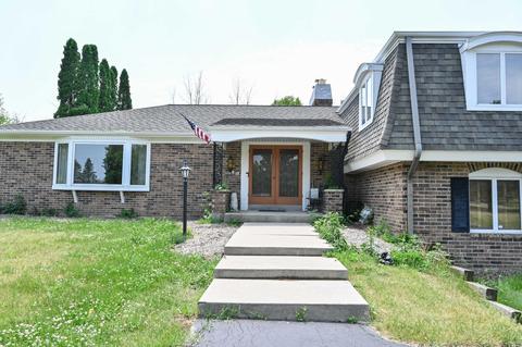 1545 W Spruce, River Hills, WI 53217