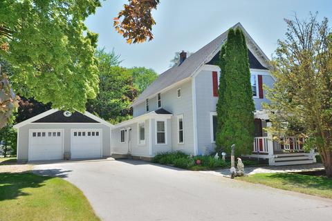 6404 N Sunny Pt, Glendale, WI 53217