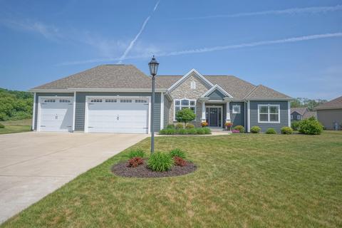 n3w27688 Cloverland, Pewaukee, WI 53072