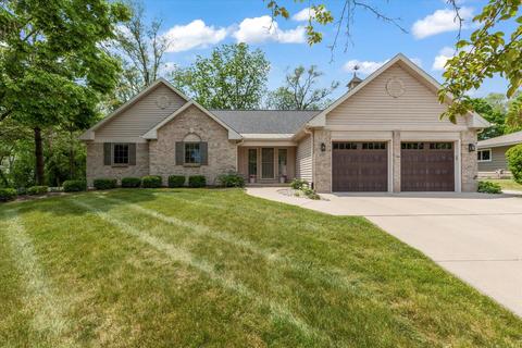 607 Crestview, Mukwonago, WI 53149