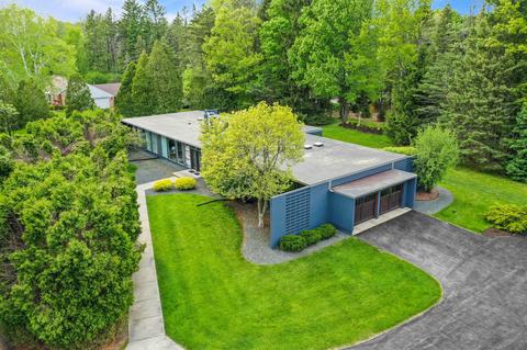426 E Juniper, Mequon, WI 53092