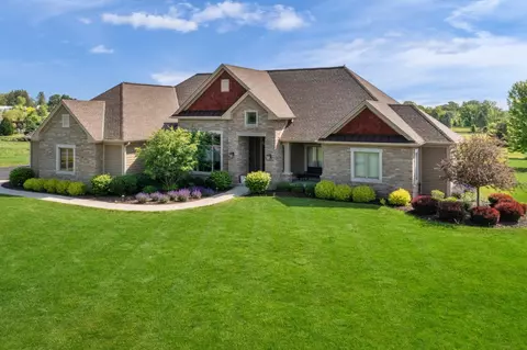 12526 N Hawks Gln, Mequon, WI 53097