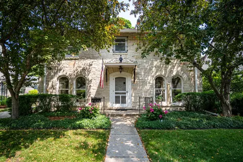 2460 N 88th, Wauwatosa, WI 53226