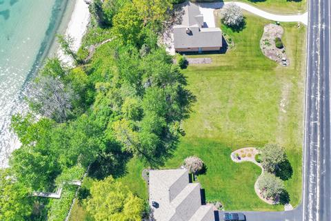 1767 Lakeshore, Cleveland, WI 53015