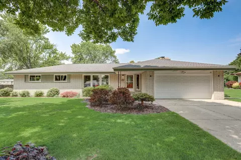 4975 S Courtland, New Berlin, WI 53151