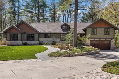 9701 N Lk, Bayside, WI 53217