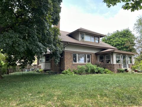 4704 W Woodlawn, Milwaukee, WI 53208