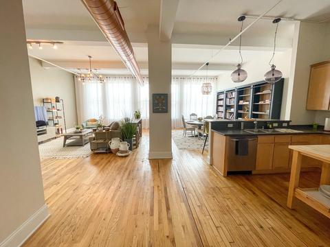 2255 S Allis #5E, Milwaukee, WI 53207