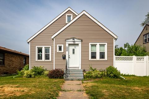 2827 S La, La Crosse, WI 54601