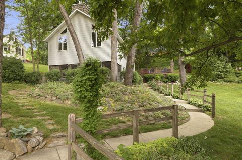2811 Spring, Burlington, WI 53105