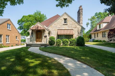 2542 N 96th, Wauwatosa, WI 53226