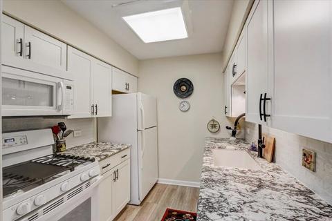 106 Evelyn #E, Lake Geneva, WI 53147