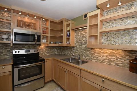 5200 S Tuckaway #365, Greenfield, WI 53221