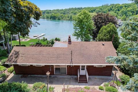 5563 Peters, West Bend, WI 53095