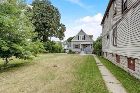2764 N Holton, Milwaukee, WI 53212