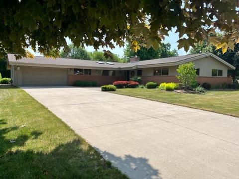 1025 E Cres, Manitowoc, WI 54220