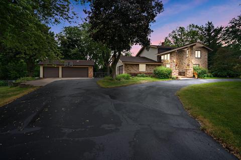 21740 W Ann Louise, New Berlin, WI 53146