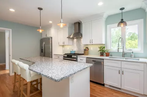 11237 N Lilac, Mequon, WI 53092