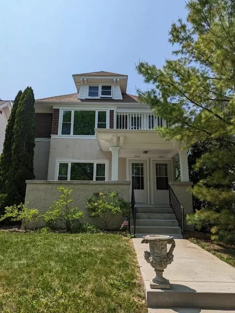 3921 N Maryland #3923, Shorewood, WI 53211