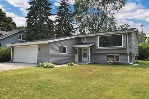 2649 S 92nd, West Allis, WI 53227