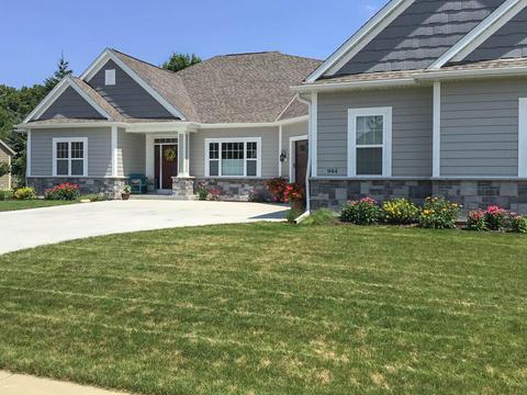 944 Mt Vernon, Hartford, WI 53027