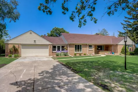 824 E Hermitage, Bayside, WI 53217 photo 1