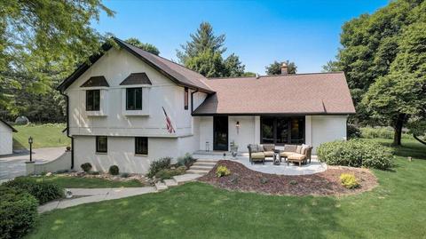 421 Pebble Crk, Wales, WI 53183