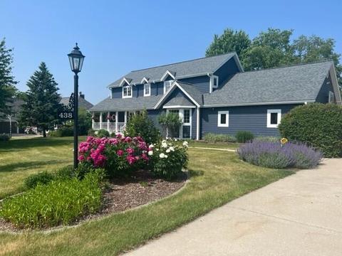 438 River Blf, Oconomowoc, WI 53066